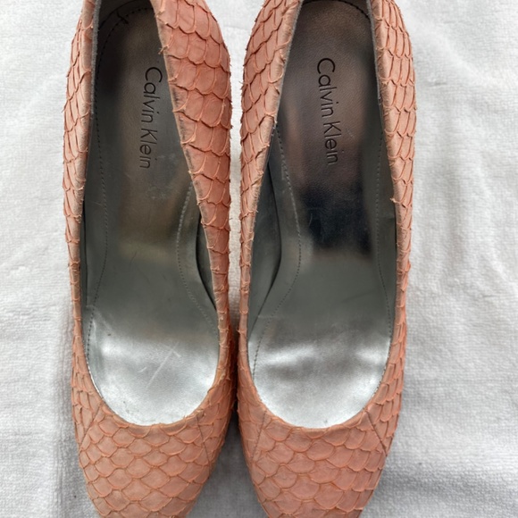 Calvin Klein Pink Kendall Fish Scale Platform Pumps - Size 8 - Picture 2 of 4